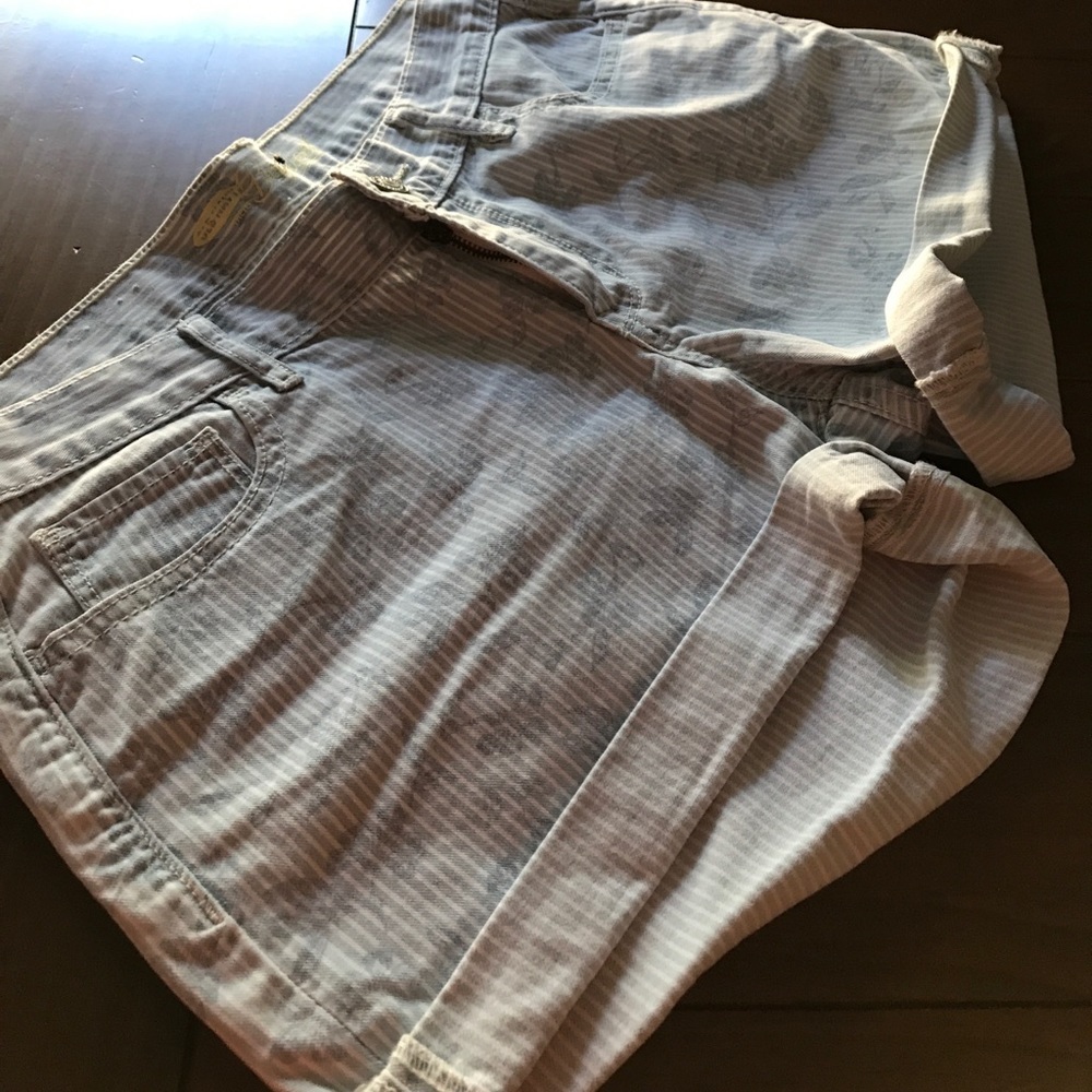 OLD NAVY Boyfriend Fit Blue White Striped Shorts 6